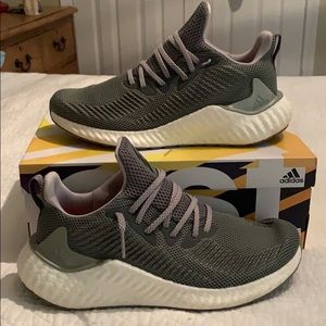 Size 9 alpha bounce boost shoes